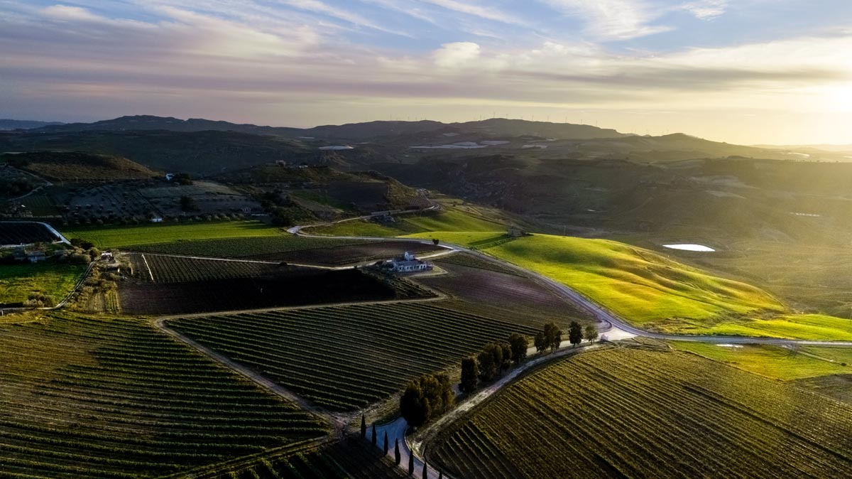 Casa & Putia Evento Il mondo è piatto: Albania I Balcani abbracciano i Nebrodi Vino Cristo di Campobello